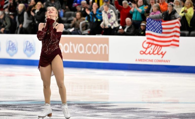  Amber Glenn, Alysa Liu dazzle at Day 1 of US figure skating championships