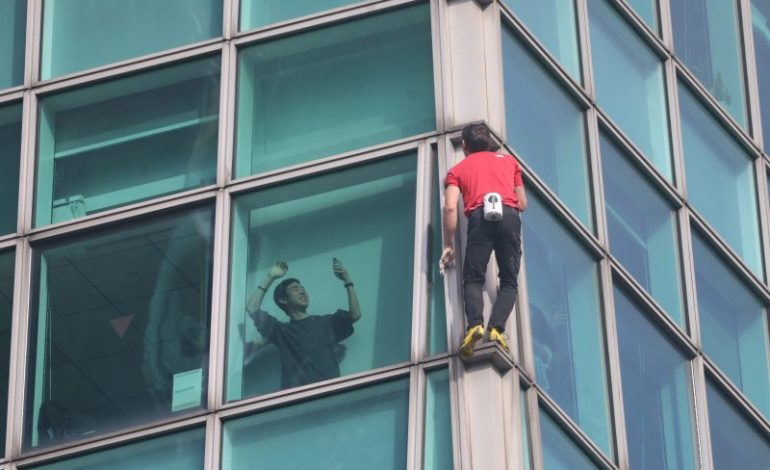  Skyscraper Live on Netflix updates: Alex Honnold completes epic climb