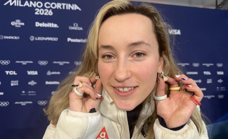  USA Luger Sophia Kirkby is ‘Pin Trading Queen’ of Winter Olympics